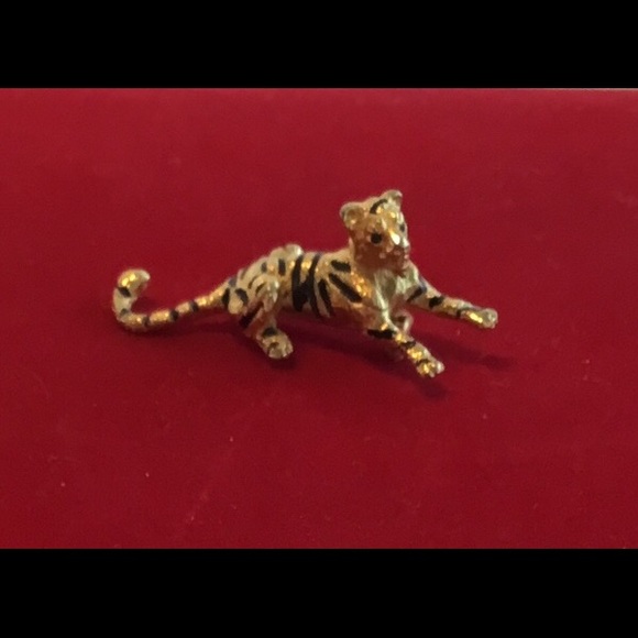 Jewelry - Vintage Tiger Pin great on clothes bags etc